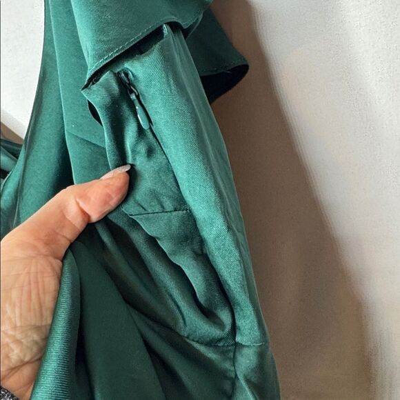 H&M Deep Green Silky One Shoulder Top. Size 8. NWT. - Picture 4 of 11